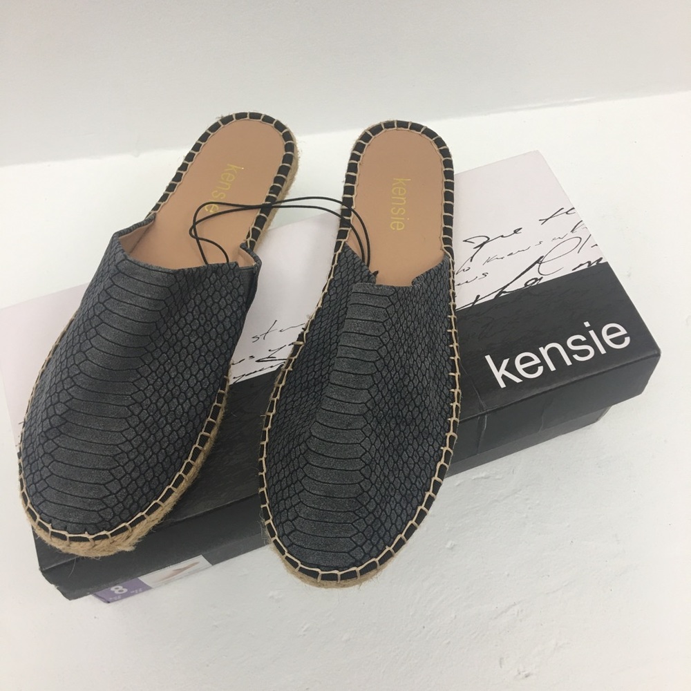 Black Kensie Snake Skin Mules